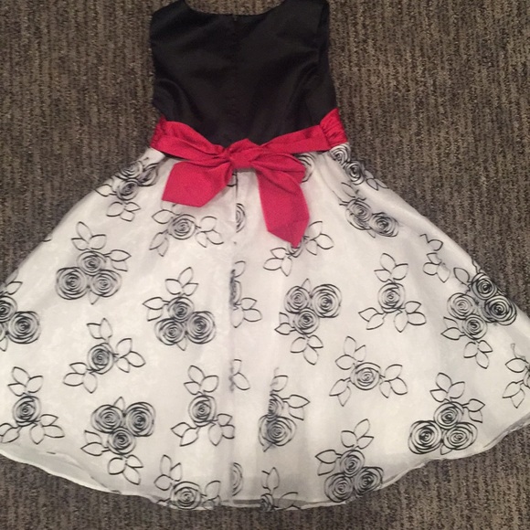 Dress - Picture 4 of 5